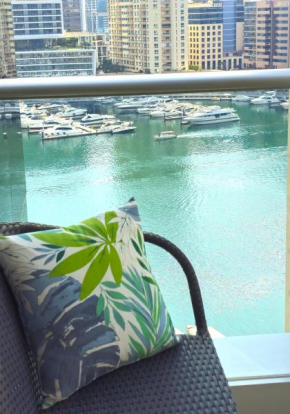 Luxurious large 2BR with Marina and sea views